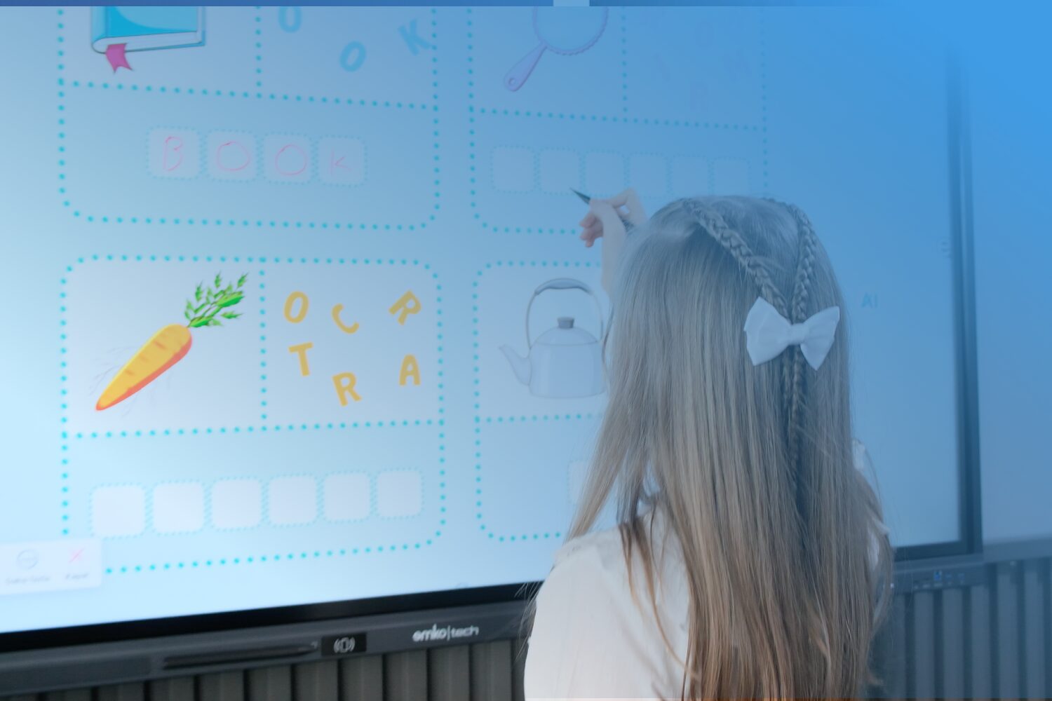 Çocuklar Teknolojiyi Seviyor: Akıllı Tahta ile Eğlenceli Öğrenmenin Şifreleri