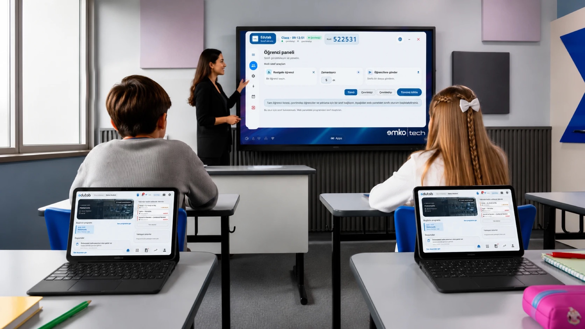 EmkoBoard’da EduTab öğrenci paneli ve sınıf kodu, öğrencilerin tabletlerinde EduTab öğrenci ekranı