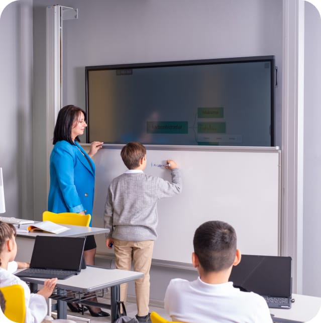 Emkotech Digitale Tafel mit Whiteboard Lift