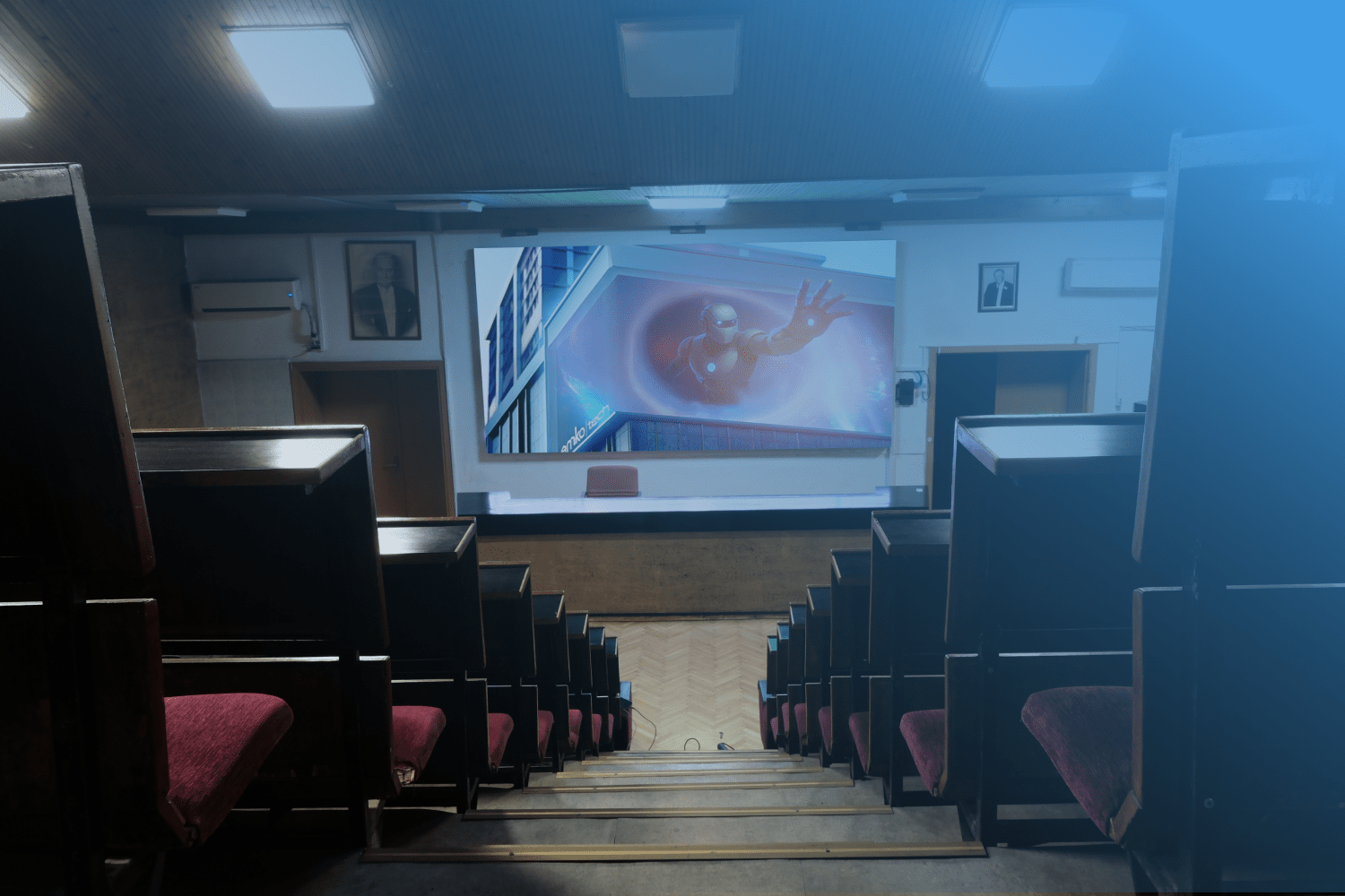 Konferans Salonları İçin LED Ekran ve Dijital Kürsü Seçimi